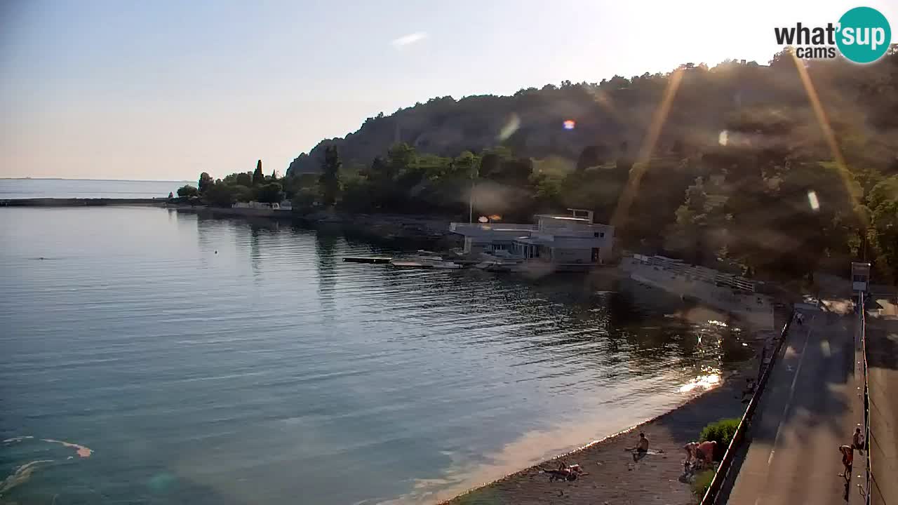 Spletna kamera Sesljanski zaliv – Pogled v živo na marino in zaliv