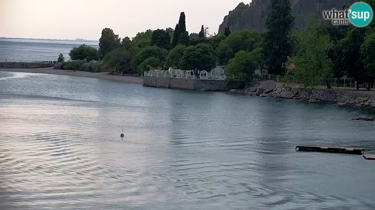 Spletna kamera Sesljanski zaliv – Pogled v živo na marino in zaliv