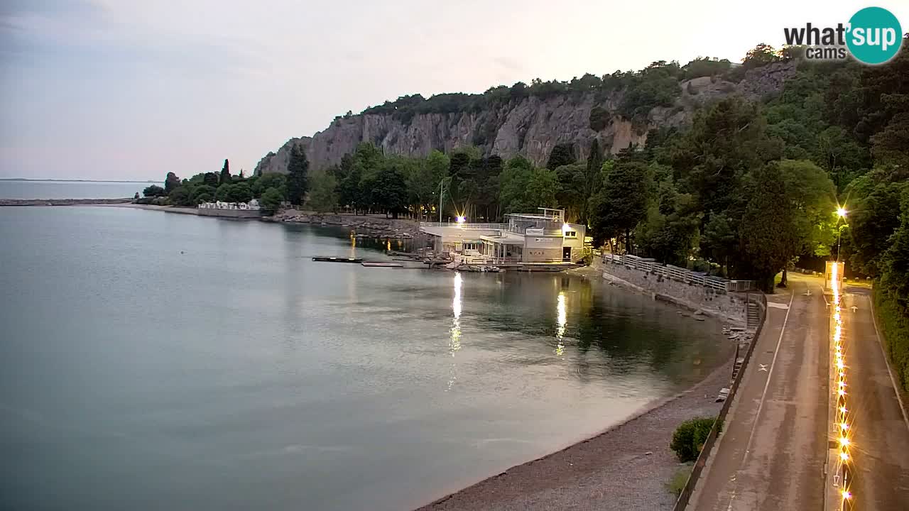 Web kamera Sistiana Uvala – Pogled uživo na marinu i zaljev