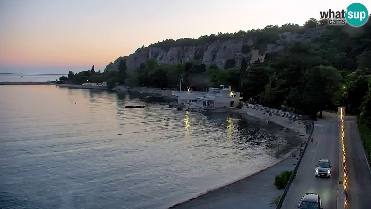 Spletna kamera Sesljanski zaliv – Pogled v živo na marino in zaliv