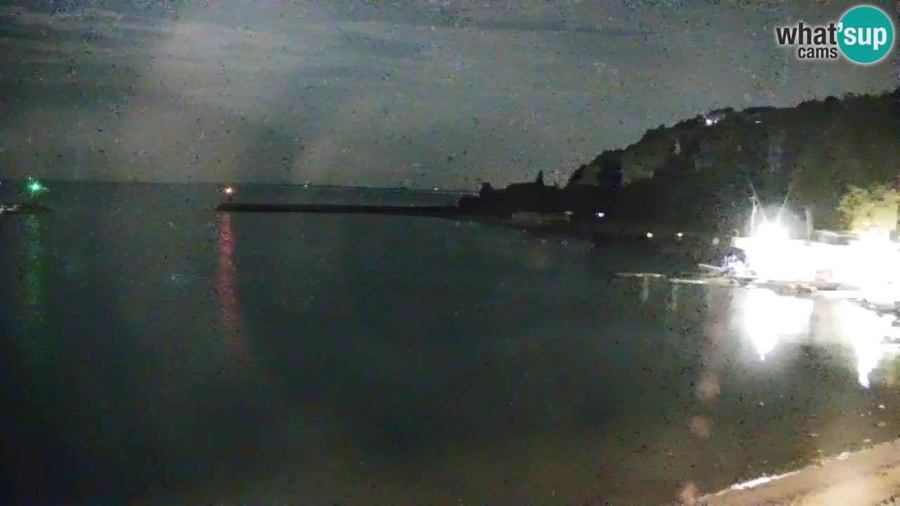 Web kamera Sistiana Uvala – Pogled uživo na marinu i zaljev