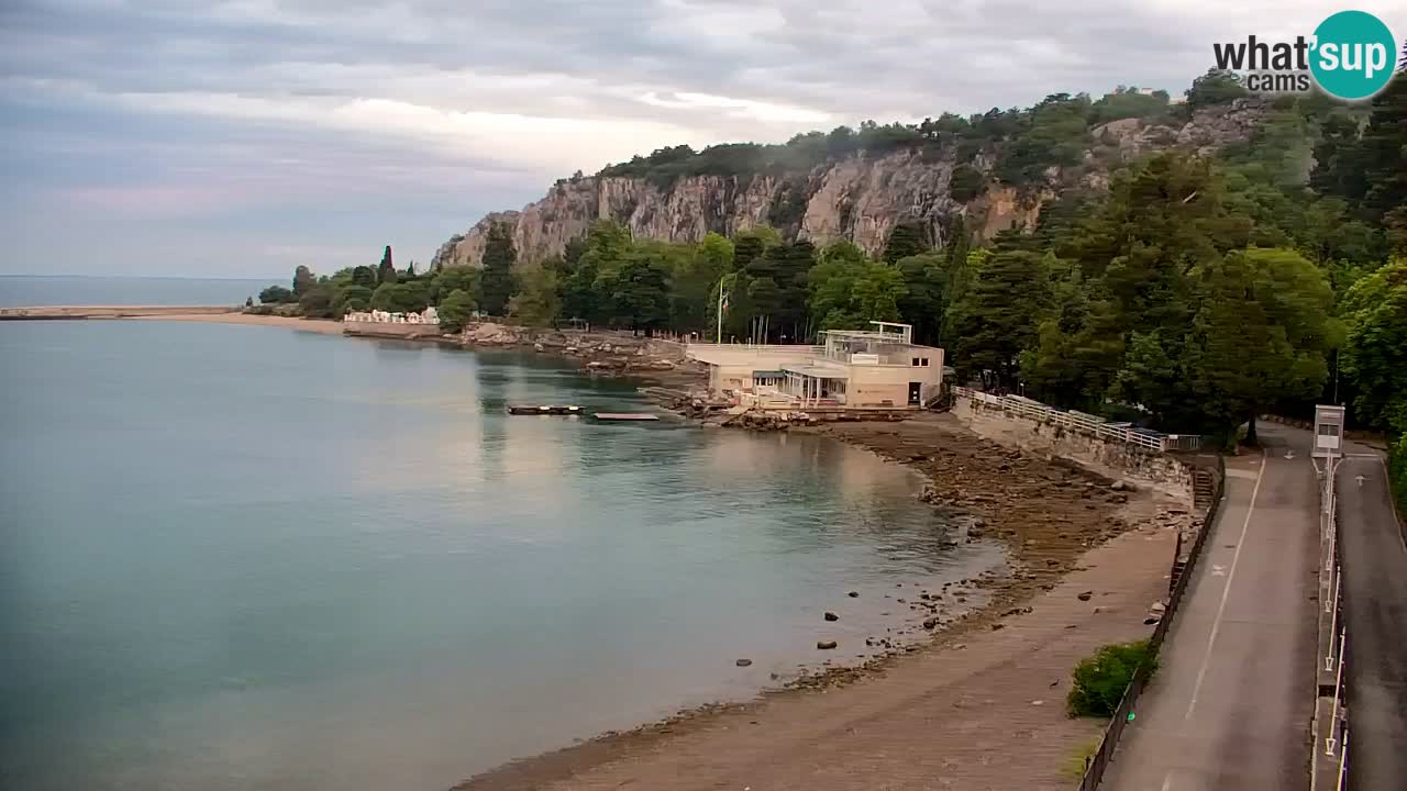 Spletna kamera Sesljanski zaliv – Pogled v živo na marino in zaliv