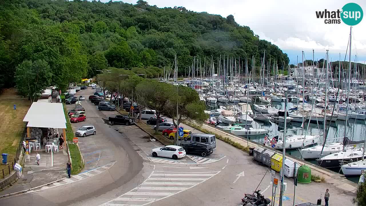 Web kamera Sistiana Uvala – Pogled uživo na marinu i zaljev