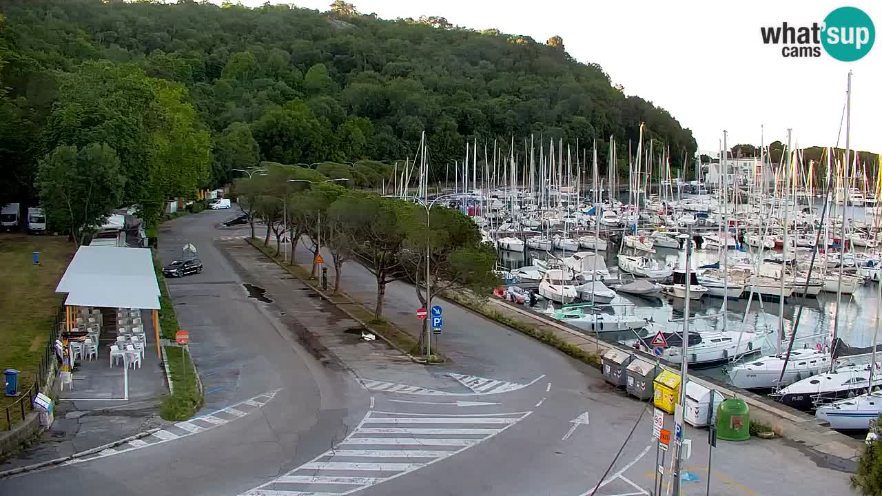 Spletna kamera Sesljanski zaliv – Pogled v živo na marino in zaliv