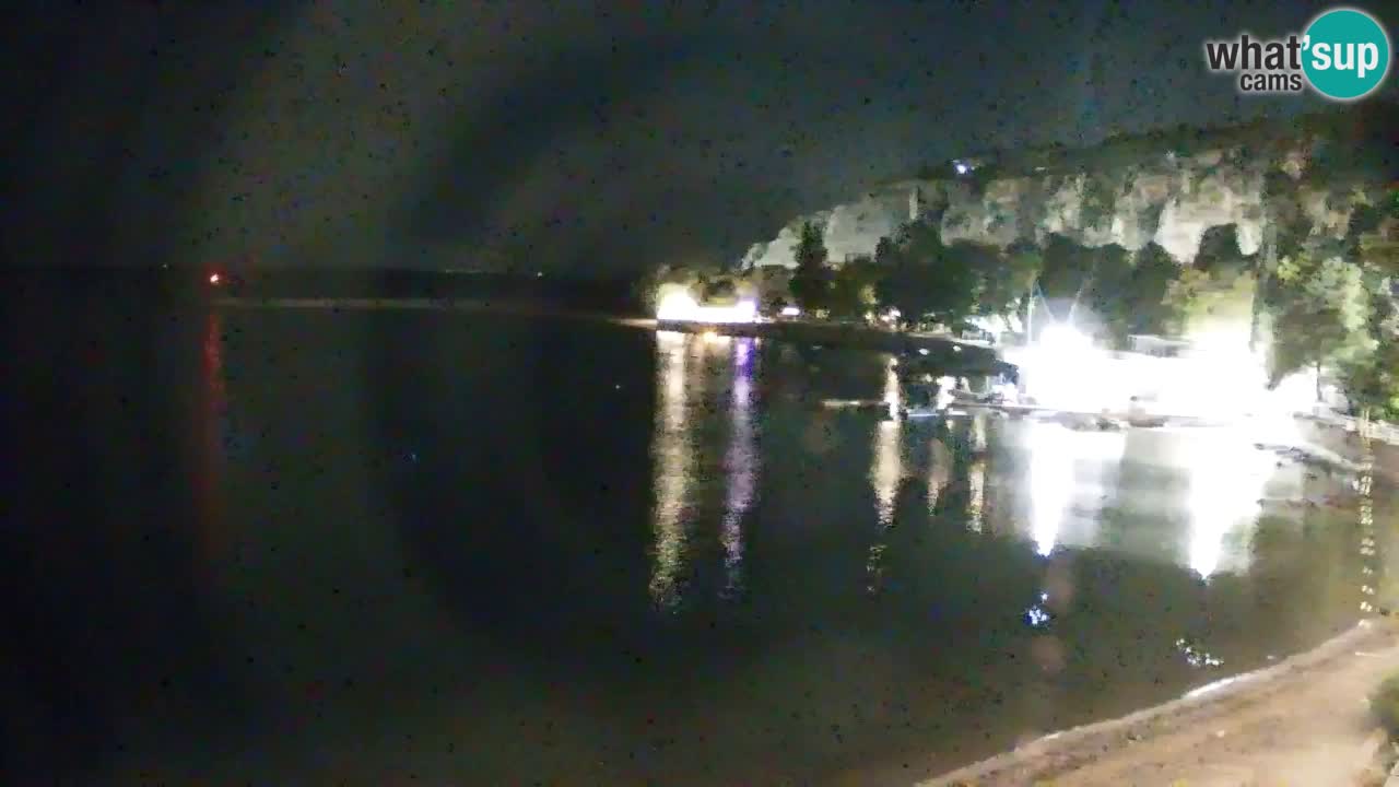 Spletna kamera Sesljanski zaliv – Pogled v živo na marino in zaliv