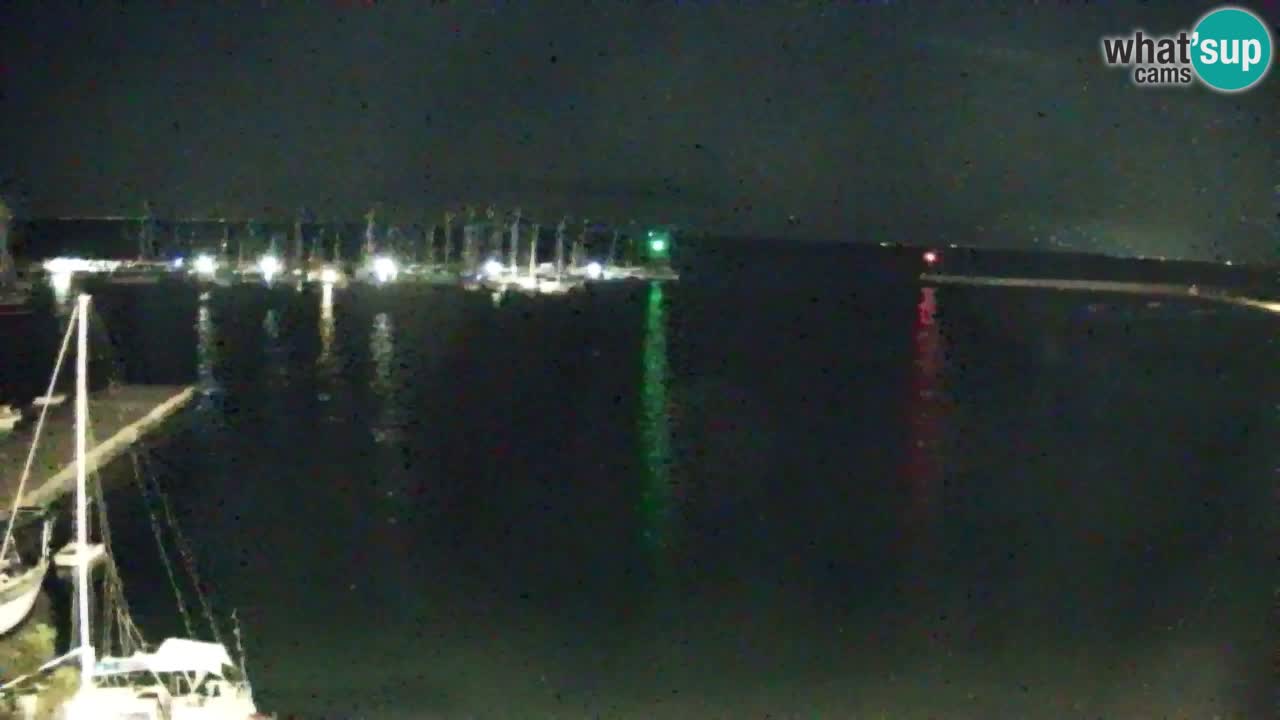 Spletna kamera Sesljanski zaliv – Pogled v živo na marino in zaliv