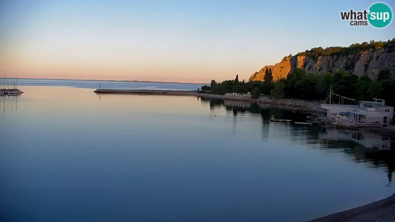 Web kamera Sistiana Uvala – Pogled uživo na marinu i zaljev