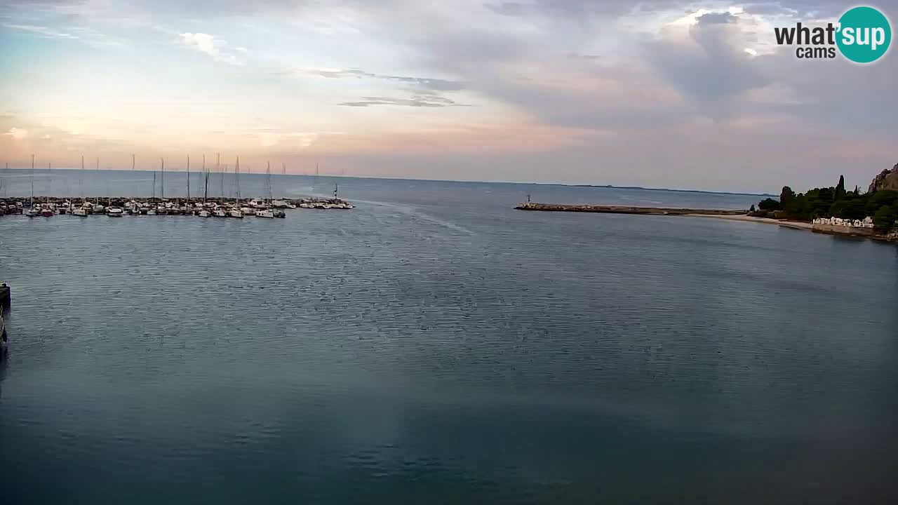 Spletna kamera Sesljanski zaliv – Pogled v živo na marino in zaliv