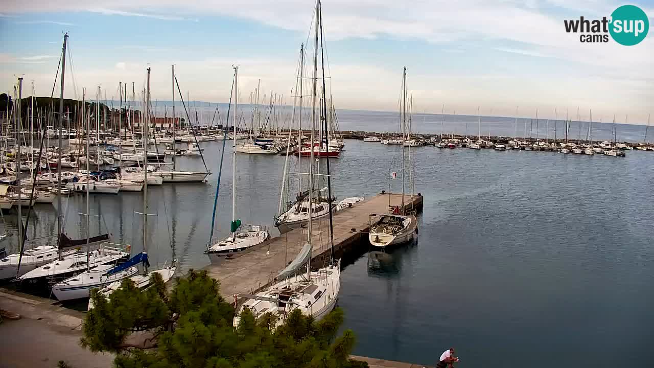 Web kamera Sistiana Uvala – Pogled uživo na marinu i zaljev