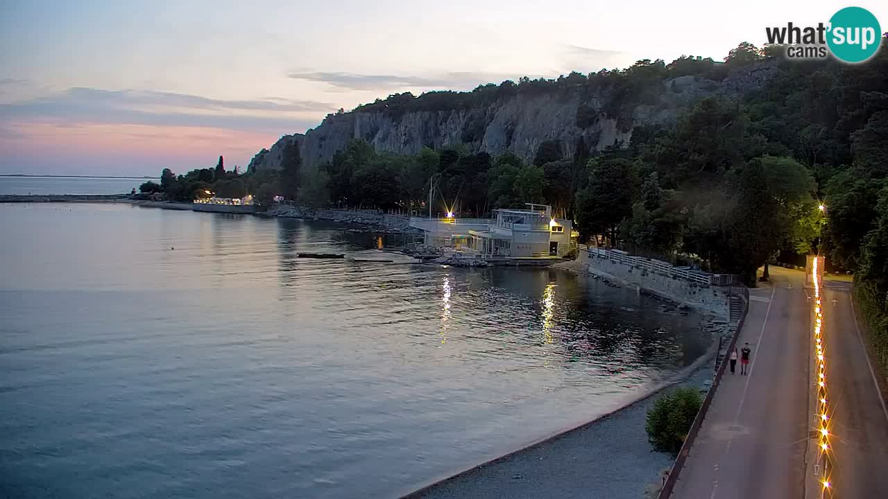 Spletna kamera Sesljanski zaliv – Pogled v živo na marino in zaliv