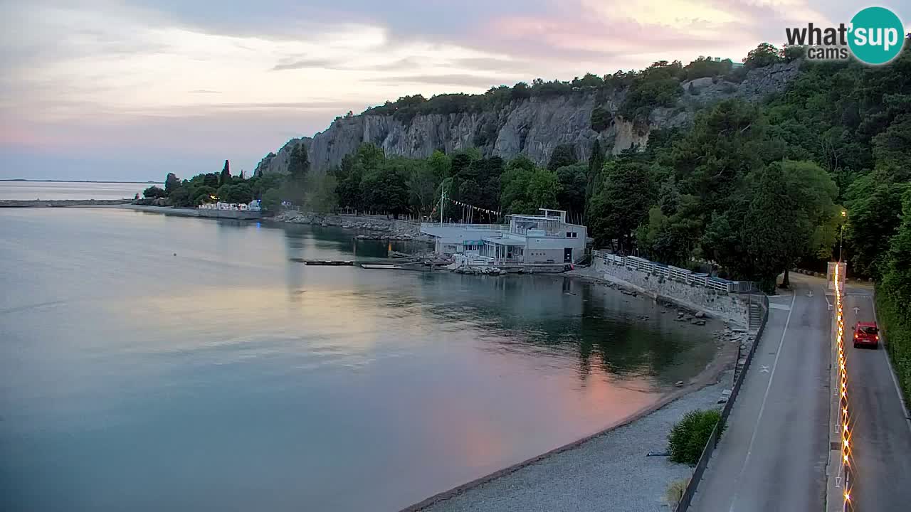 Spletna kamera Sesljanski zaliv – Pogled v živo na marino in zaliv