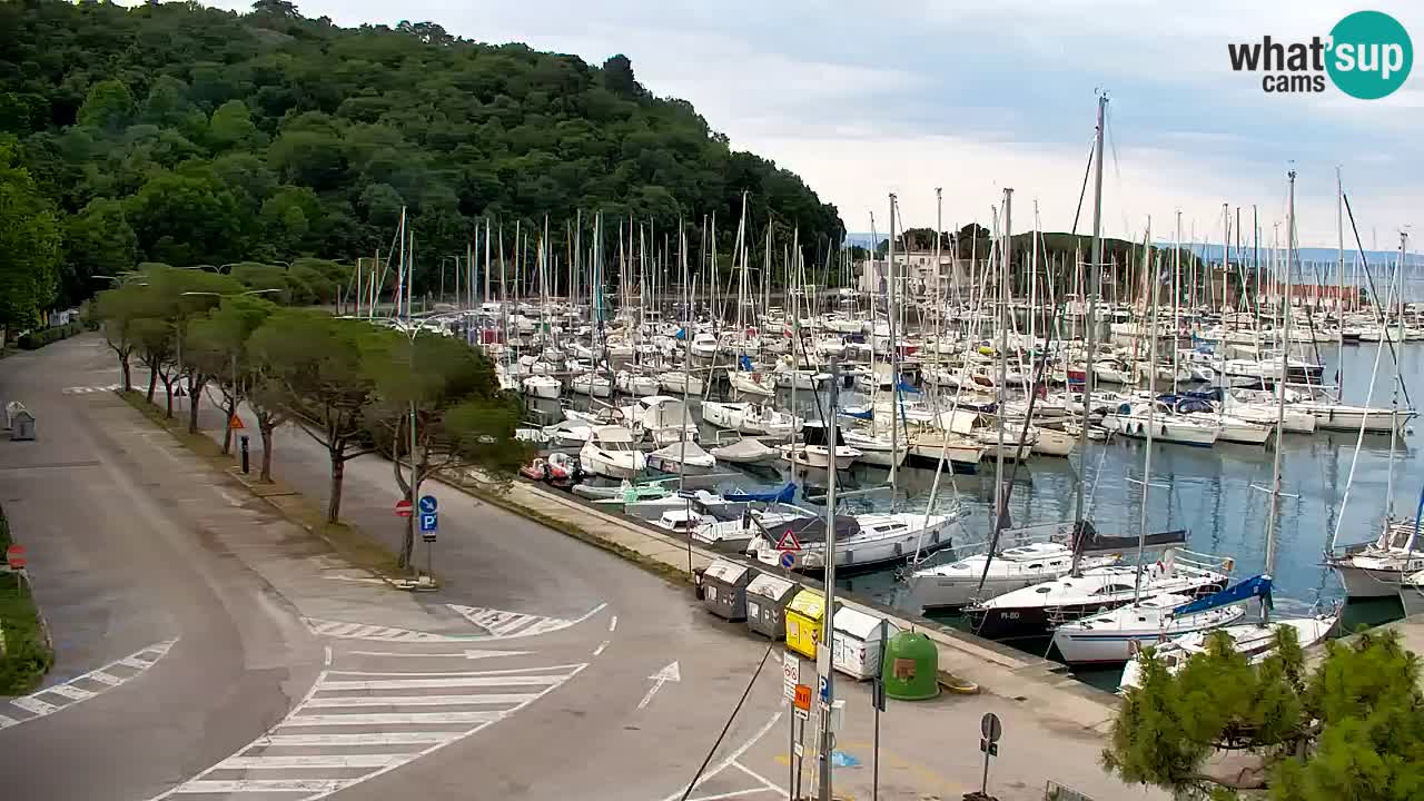 Web kamera Sistiana Uvala – Pogled uživo na marinu i zaljev