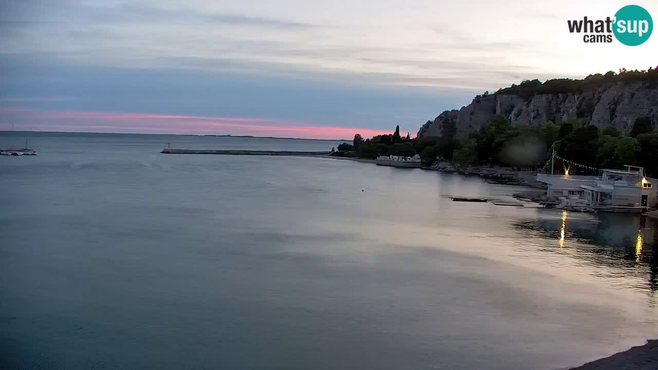 Spletna kamera Sesljanski zaliv – Pogled v živo na marino in zaliv