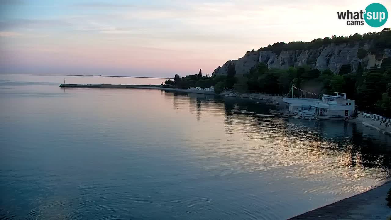 Spletna kamera Sesljanski zaliv – Pogled v živo na marino in zaliv
