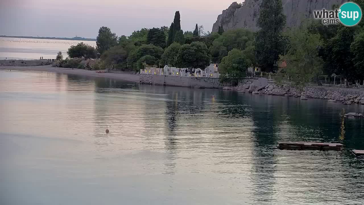 Spletna kamera Sesljanski zaliv – Pogled v živo na marino in zaliv