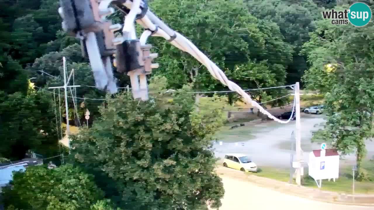 Spletna kamera Sesljanski zaliv – Pogled v živo na marino in zaliv