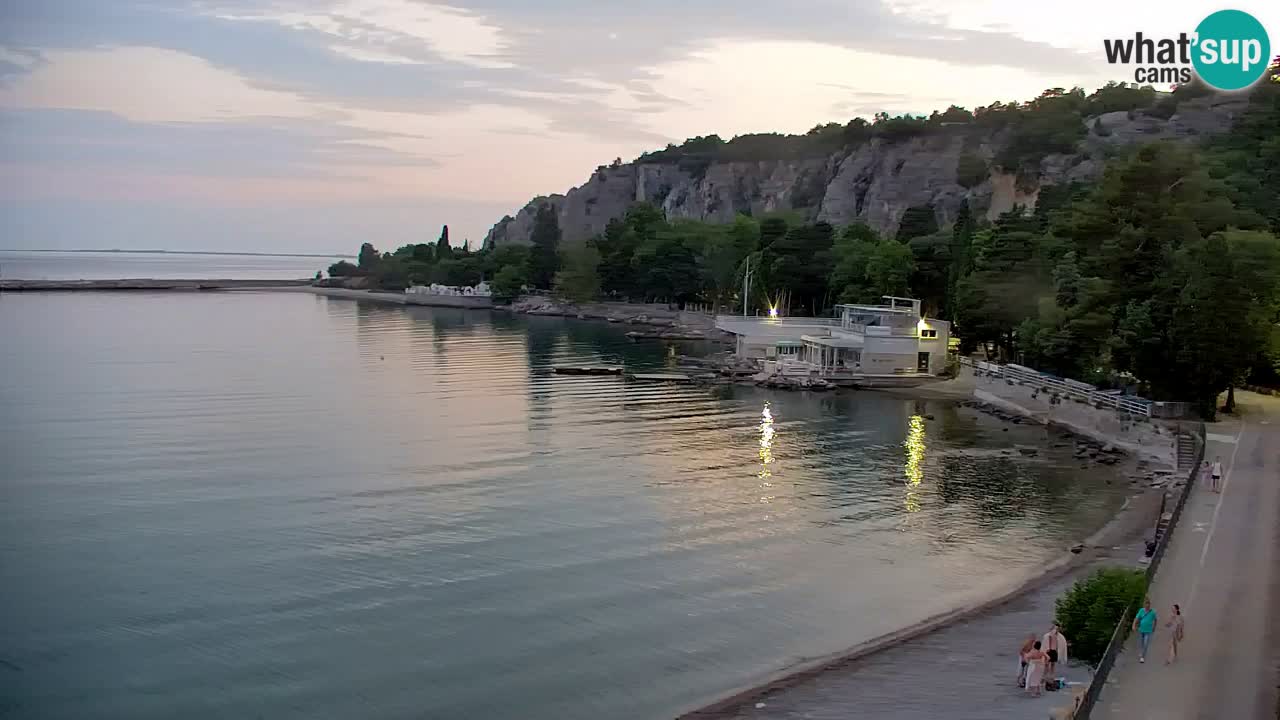 Spletna kamera Sesljanski zaliv – Pogled v živo na marino in zaliv