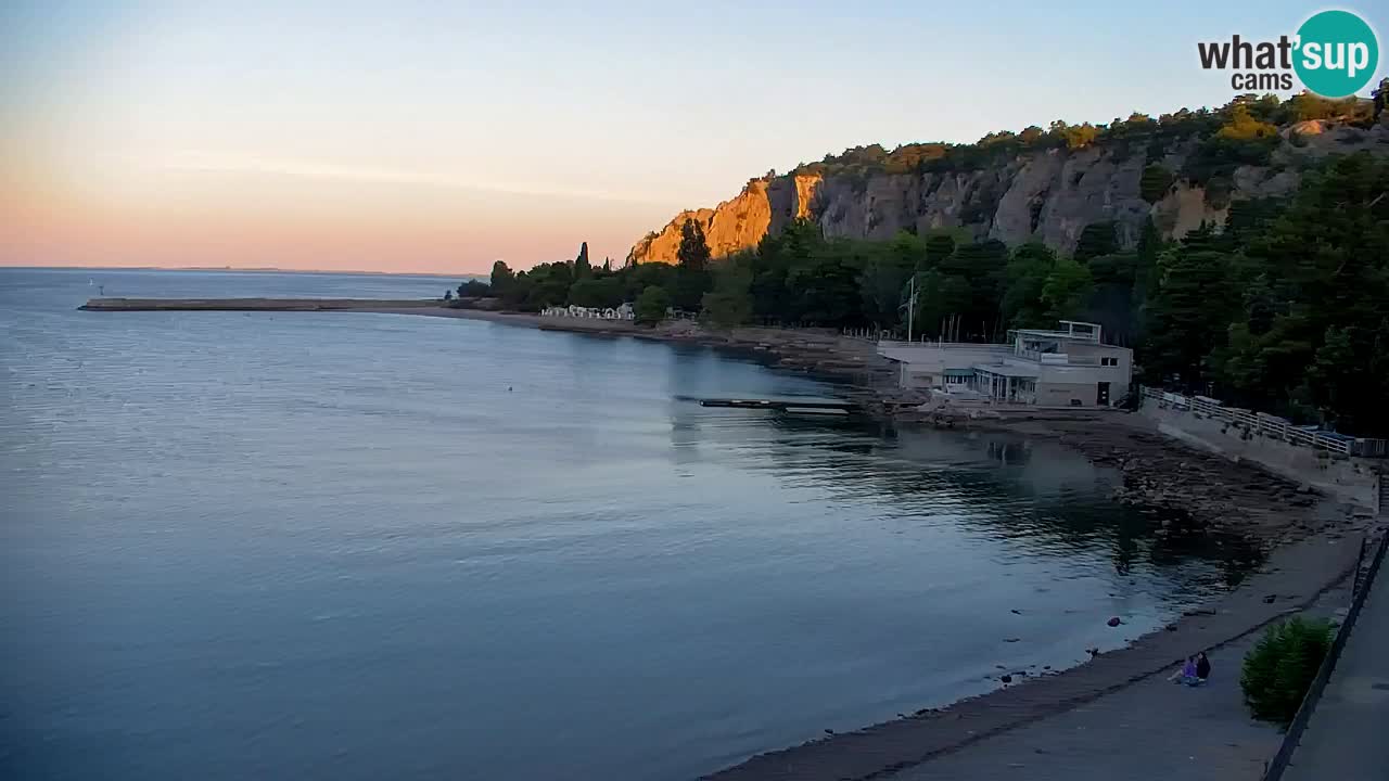 Web kamera Sistiana Uvala – Pogled uživo na marinu i zaljev