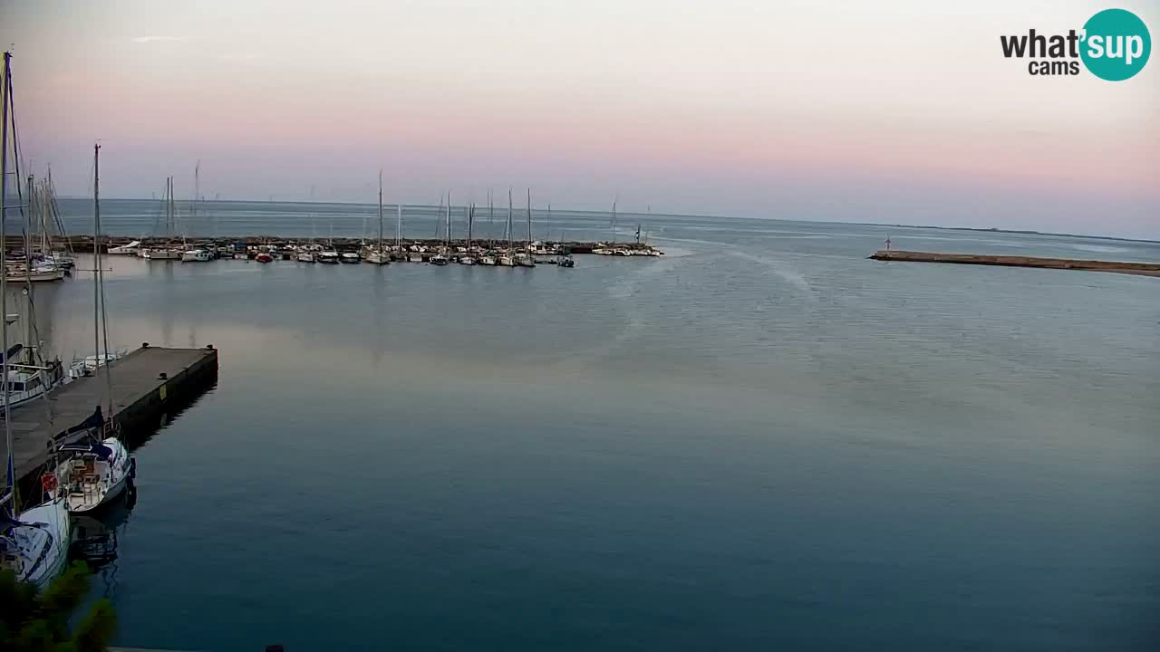Spletna kamera Sesljanski zaliv – Pogled v živo na marino in zaliv