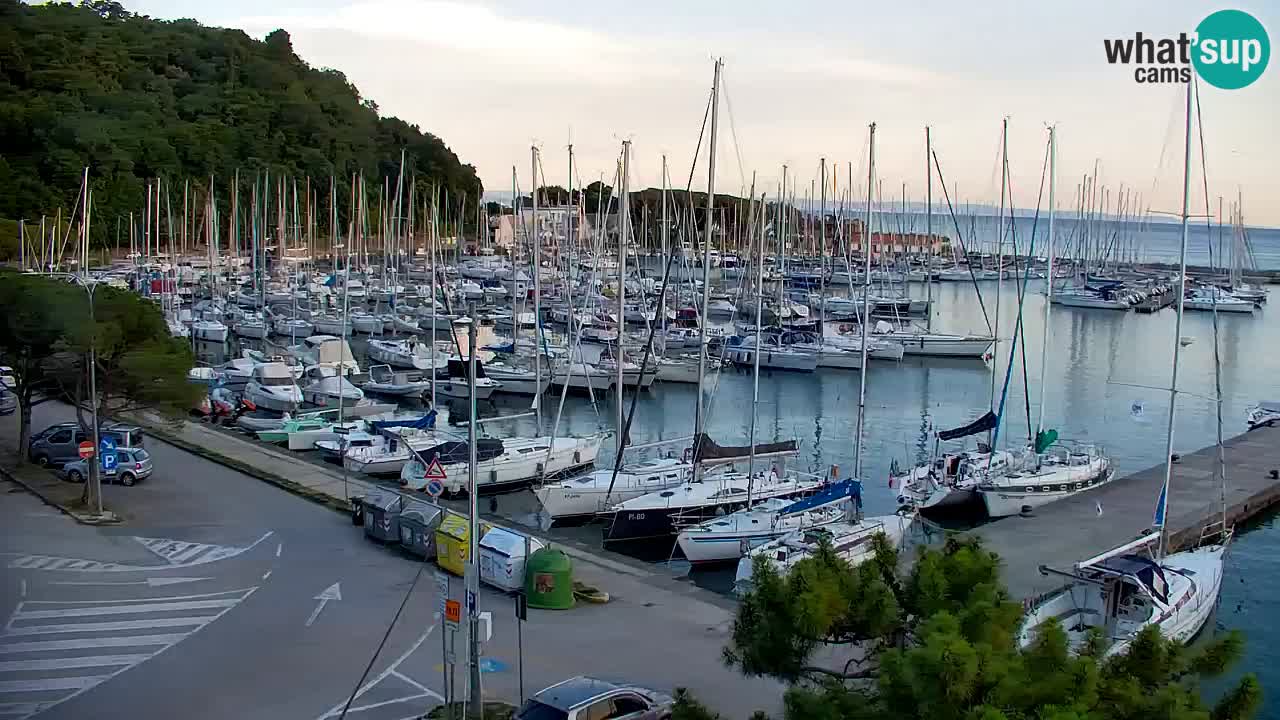 Web kamera Sistiana Uvala – Pogled uživo na marinu i zaljev