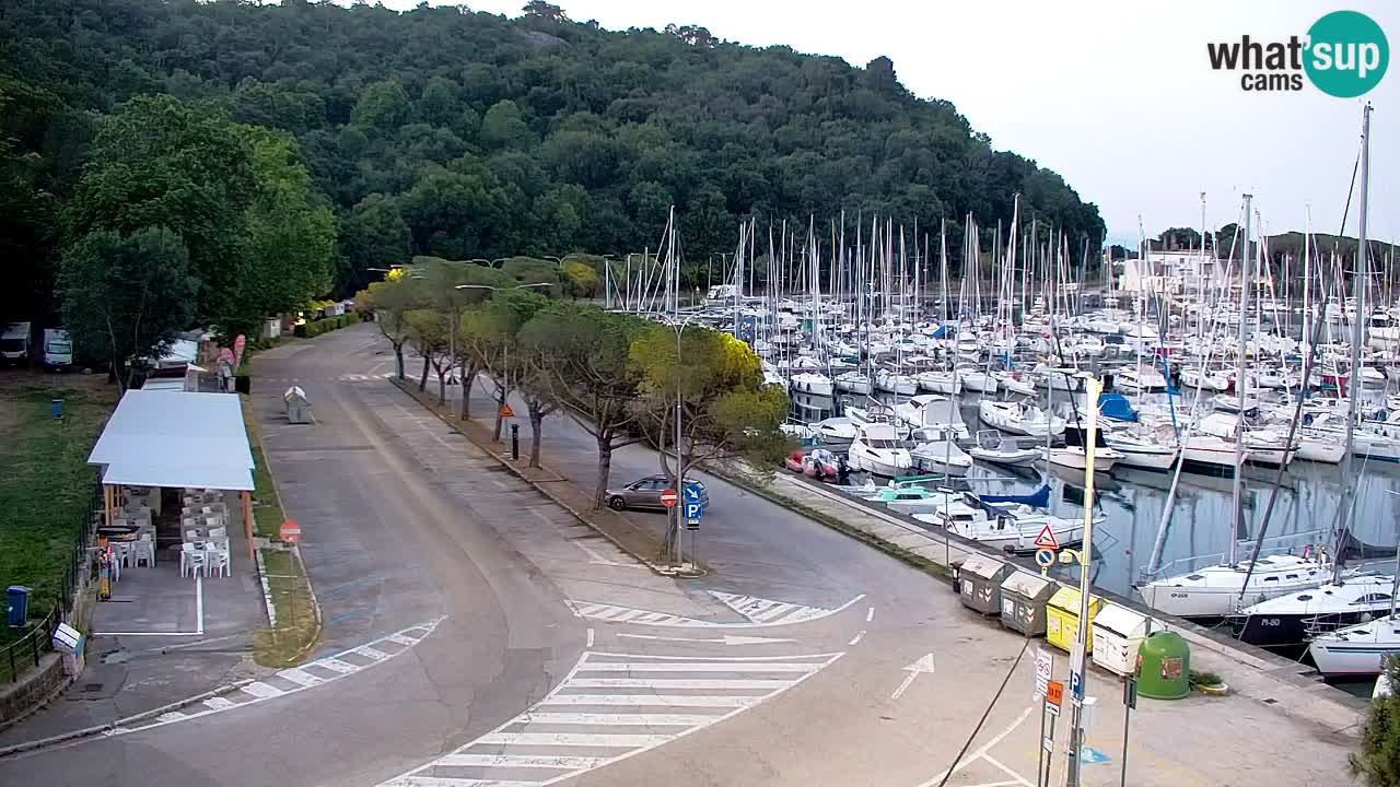 Web kamera Sistiana Uvala – Pogled uživo na marinu i zaljev