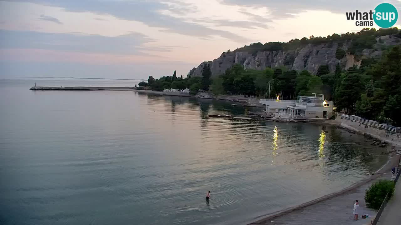 Spletna kamera Sesljanski zaliv – Pogled v živo na marino in zaliv