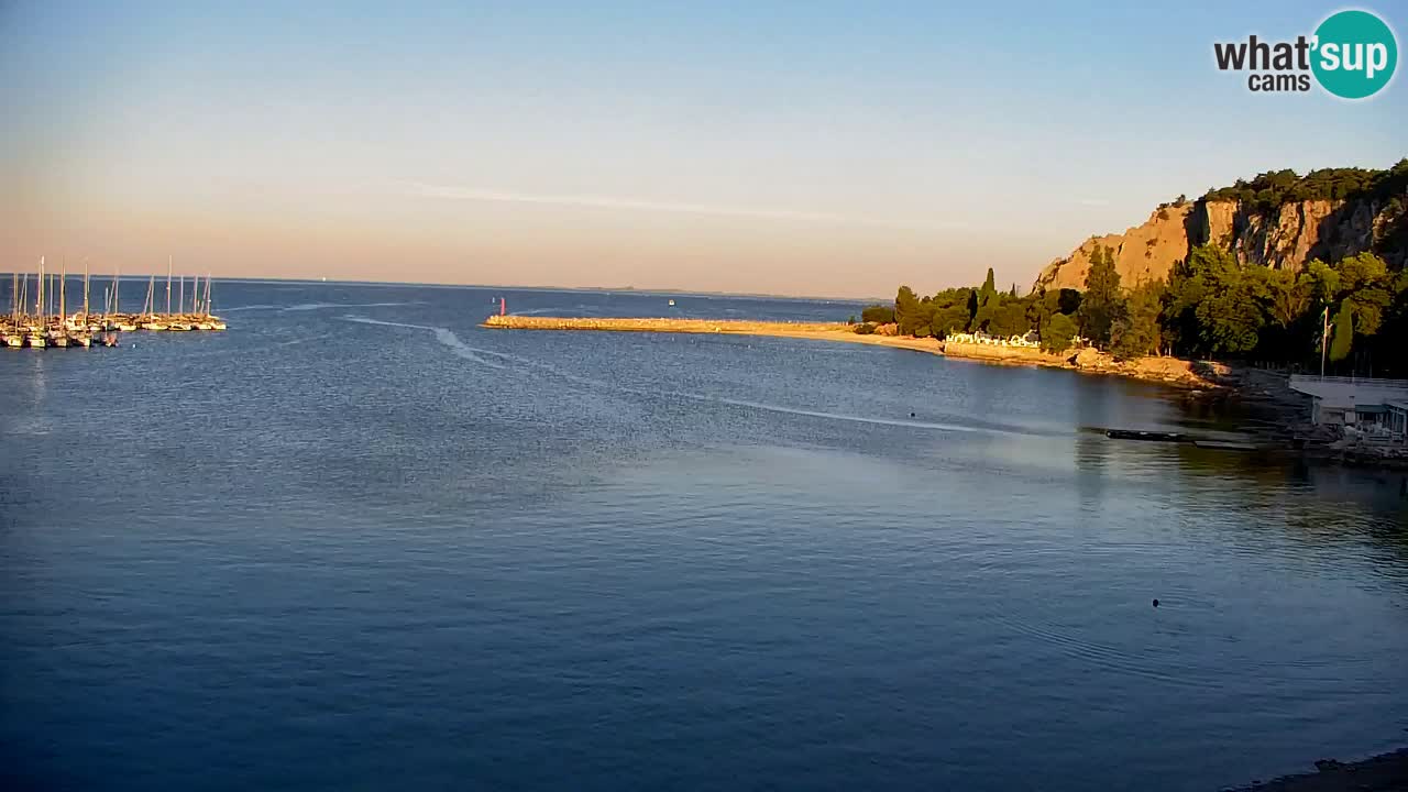 Spletna kamera Sesljanski zaliv – Pogled v živo na marino in zaliv