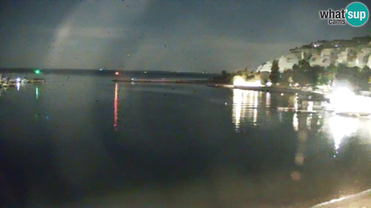Web kamera Sistiana Uvala – Pogled uživo na marinu i zaljev