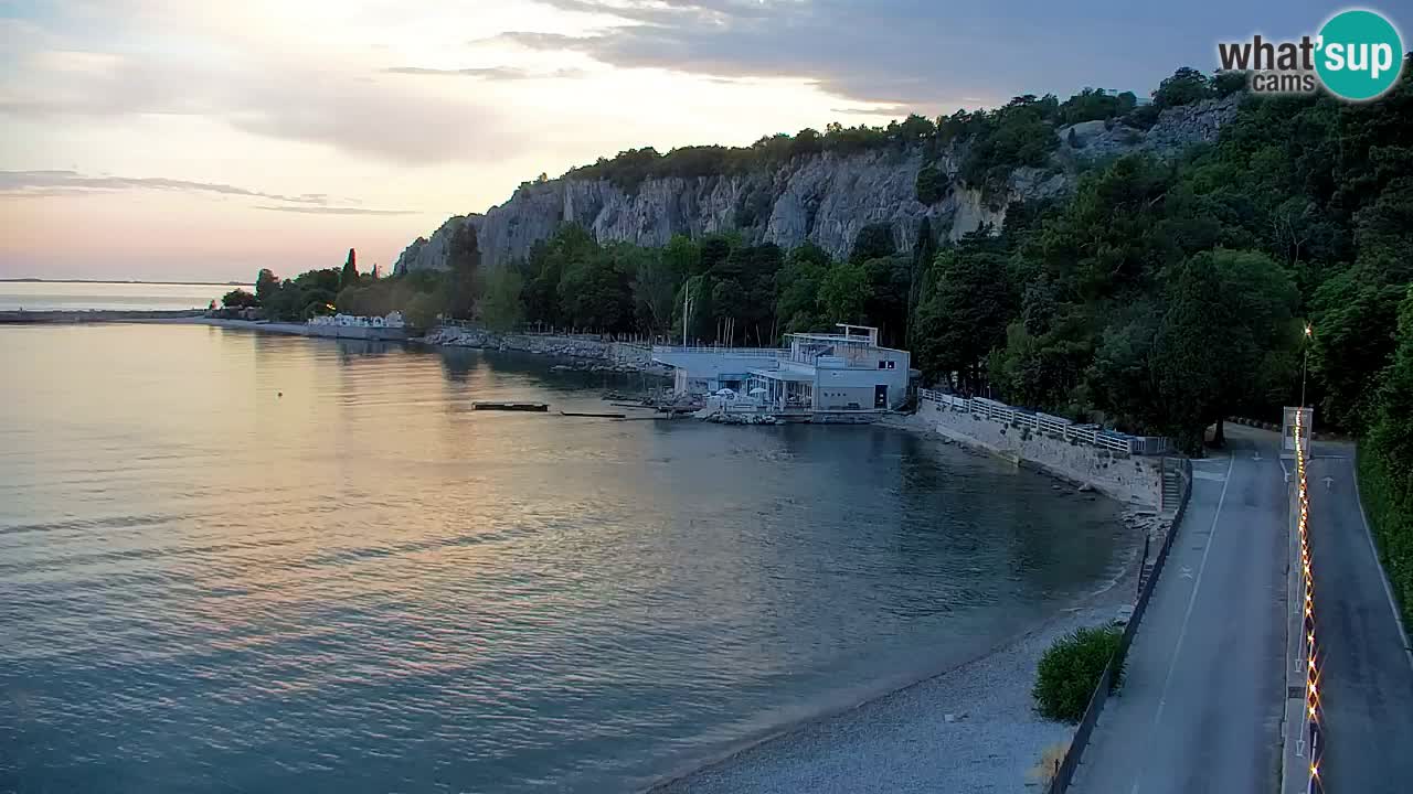 Web kamera Sistiana Uvala – Pogled uživo na marinu i zaljev