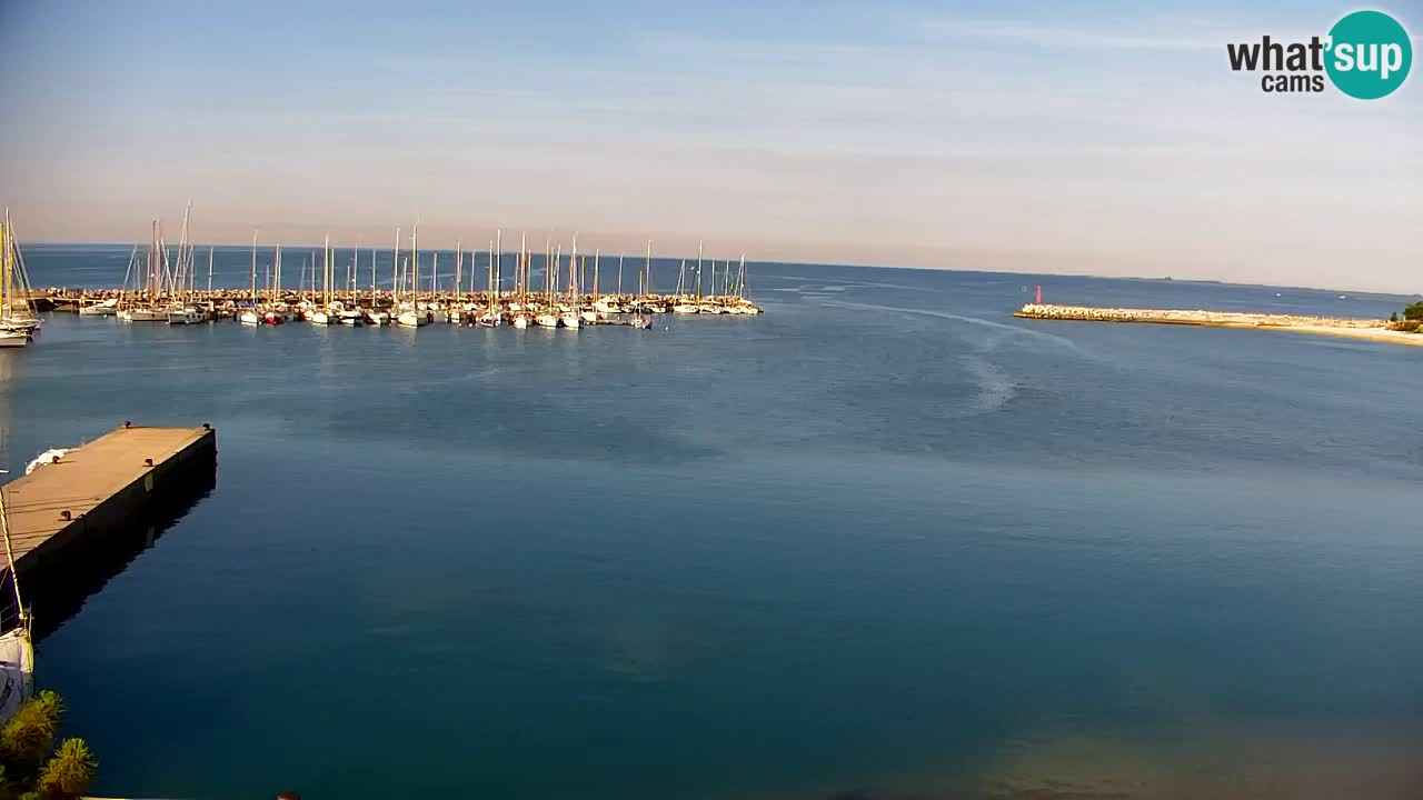 Spletna kamera Sesljanski zaliv – Pogled v živo na marino in zaliv