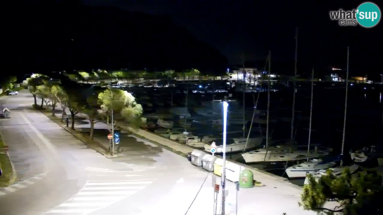 Spletna kamera Sesljanski zaliv – Pogled v živo na marino in zaliv
