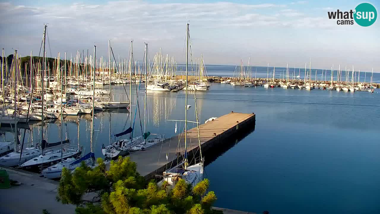 Spletna kamera Sesljanski zaliv – Pogled v živo na marino in zaliv