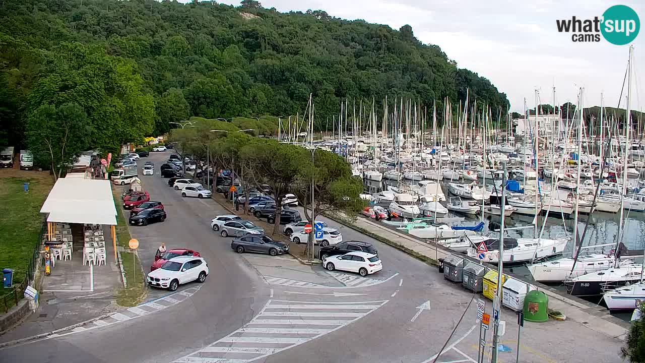 Web kamera Sistiana Uvala – Pogled uživo na marinu i zaljev