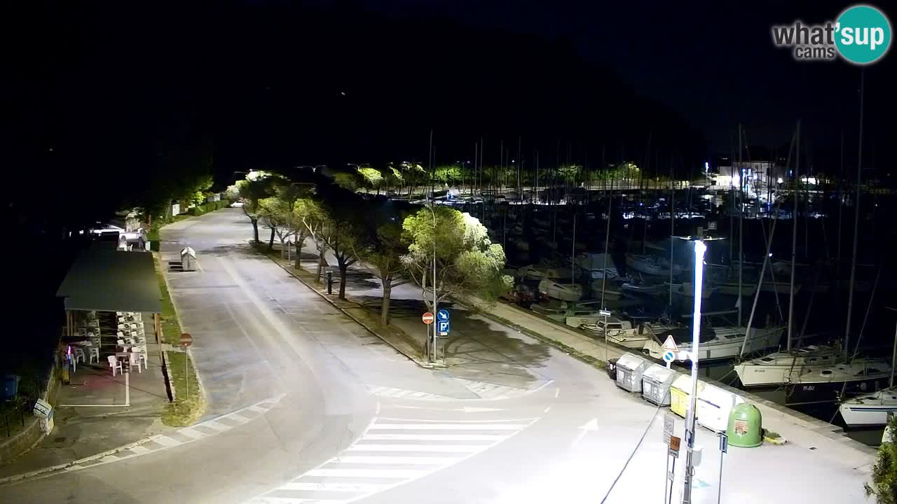 Spletna kamera Sesljanski zaliv – Pogled v živo na marino in zaliv