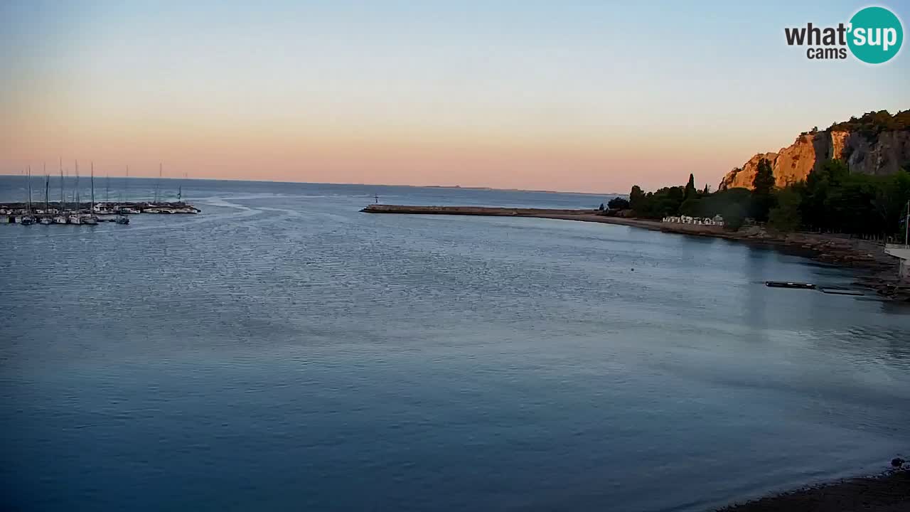Web kamera Sistiana Uvala – Pogled uživo na marinu i zaljev