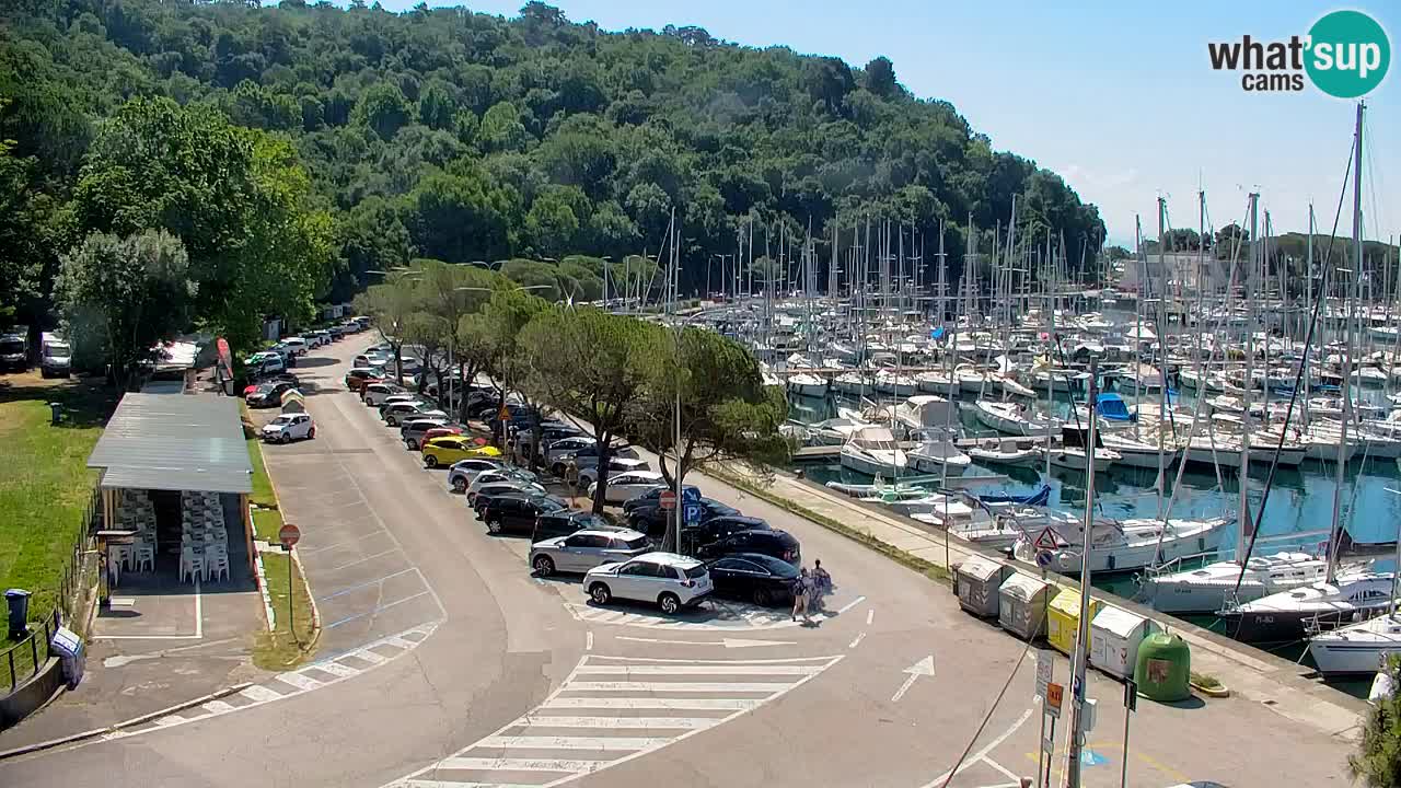 Web kamera Sistiana Uvala – Pogled uživo na marinu i zaljev