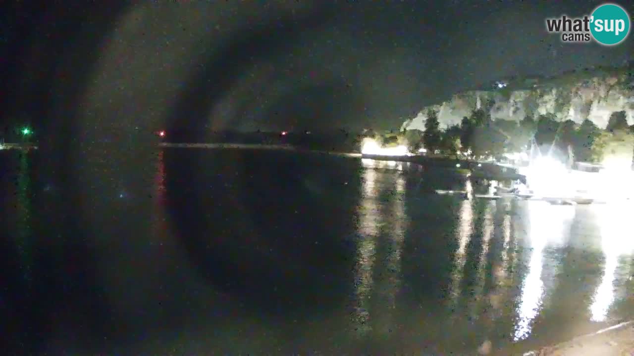 Spletna kamera Sesljanski zaliv – Pogled v živo na marino in zaliv