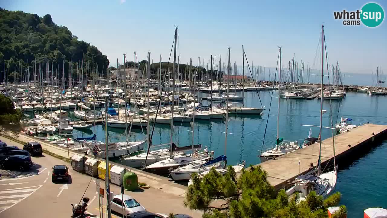 Web kamera Sistiana Uvala – Pogled uživo na marinu i zaljev