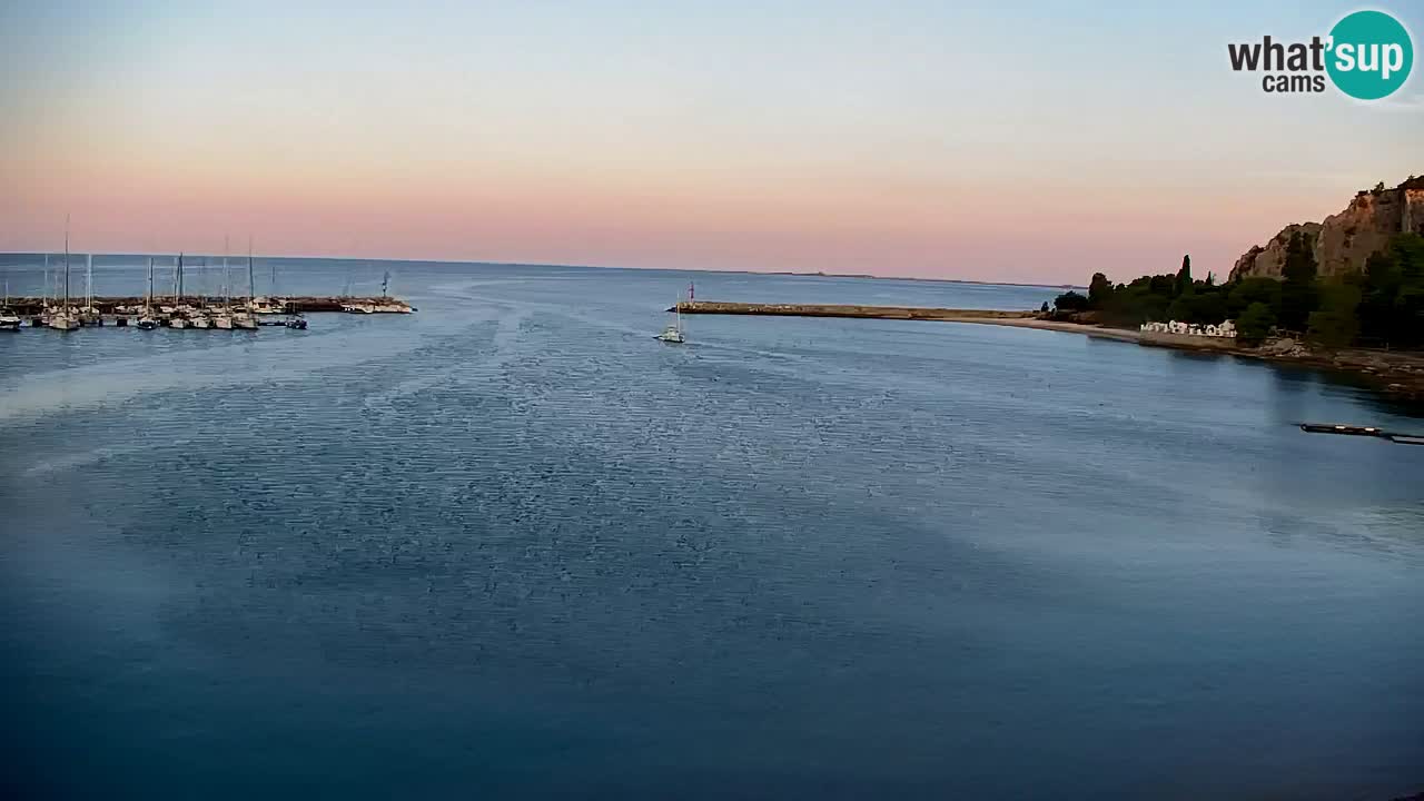 Spletna kamera Sesljanski zaliv – Pogled v živo na marino in zaliv