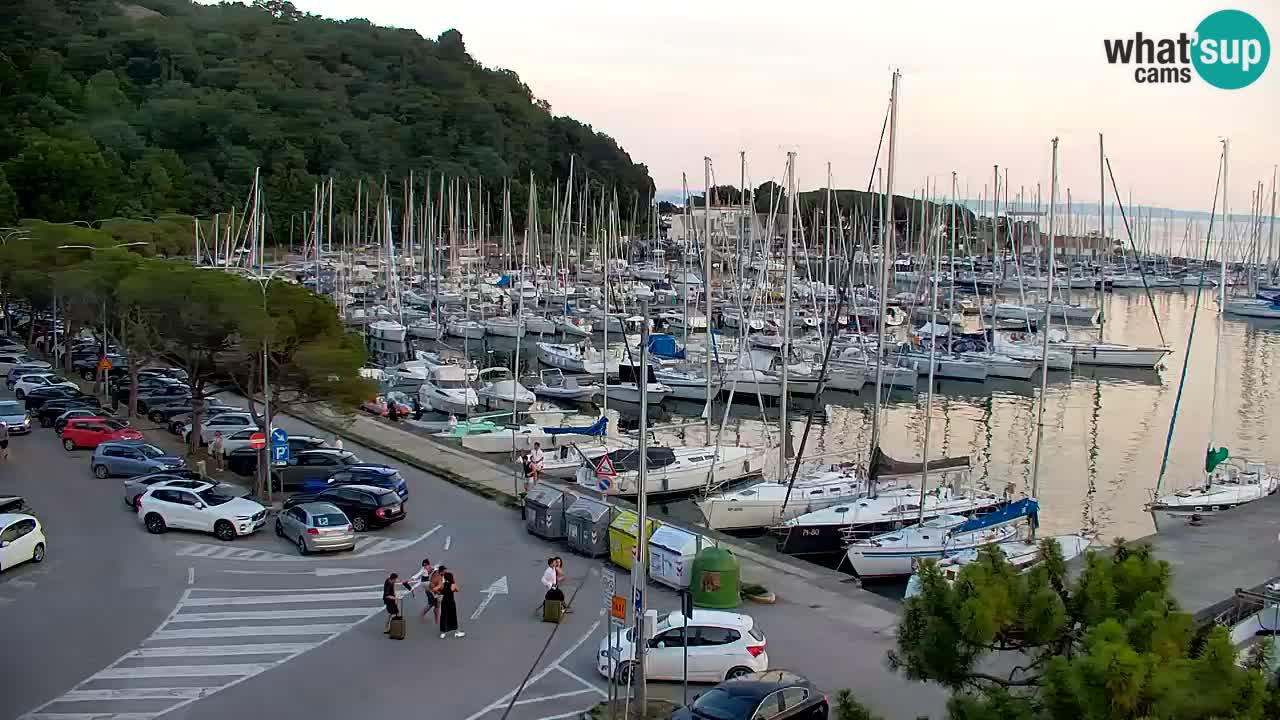 Web kamera Sistiana Uvala – Pogled uživo na marinu i zaljev