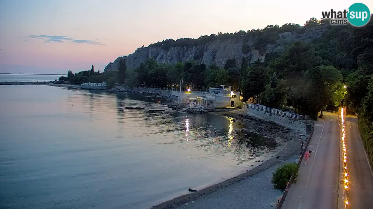 Spletna kamera Sesljanski zaliv – Pogled v živo na marino in zaliv