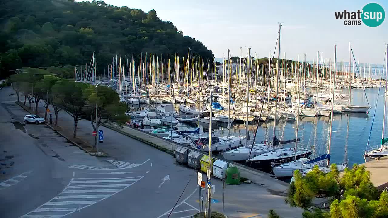 Web kamera Sistiana Uvala – Pogled uživo na marinu i zaljev