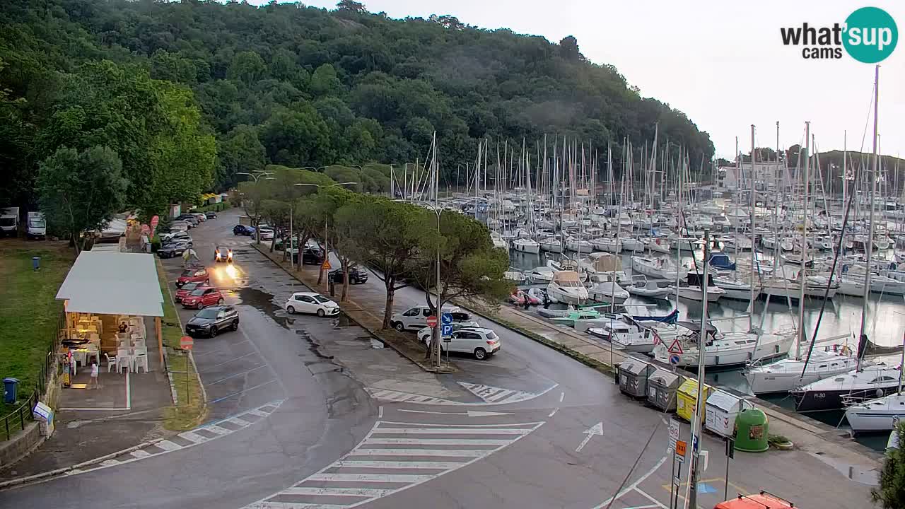 Web kamera Sistiana Uvala – Pogled uživo na marinu i zaljev