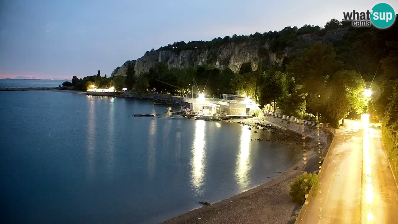 Spletna kamera Sesljanski zaliv – Pogled v živo na marino in zaliv