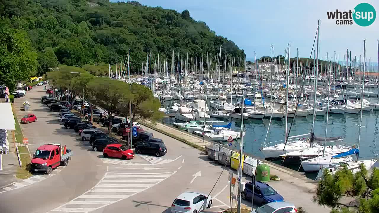 Web kamera Sistiana Uvala – Pogled uživo na marinu i zaljev