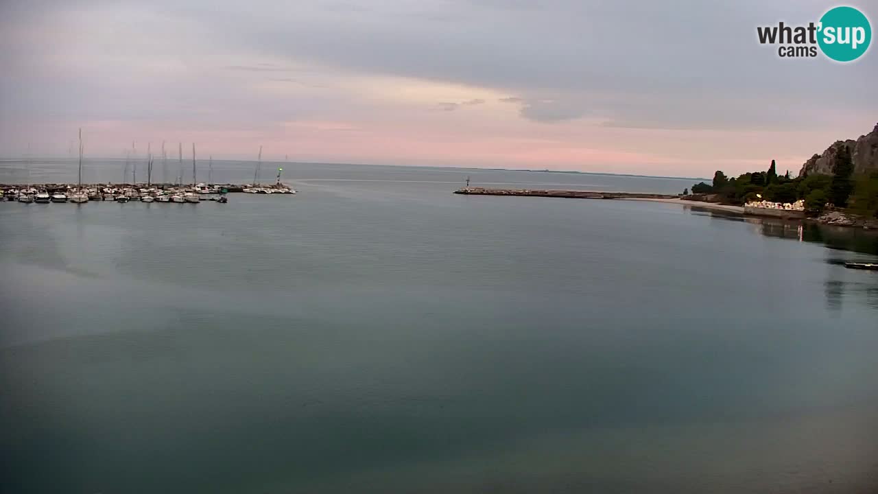Spletna kamera Sesljanski zaliv – Pogled v živo na marino in zaliv
