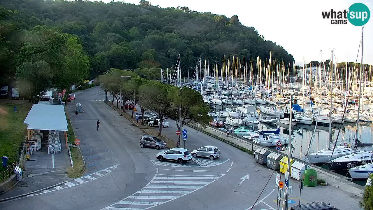 Web kamera Sistiana Uvala – Pogled uživo na marinu i zaljev