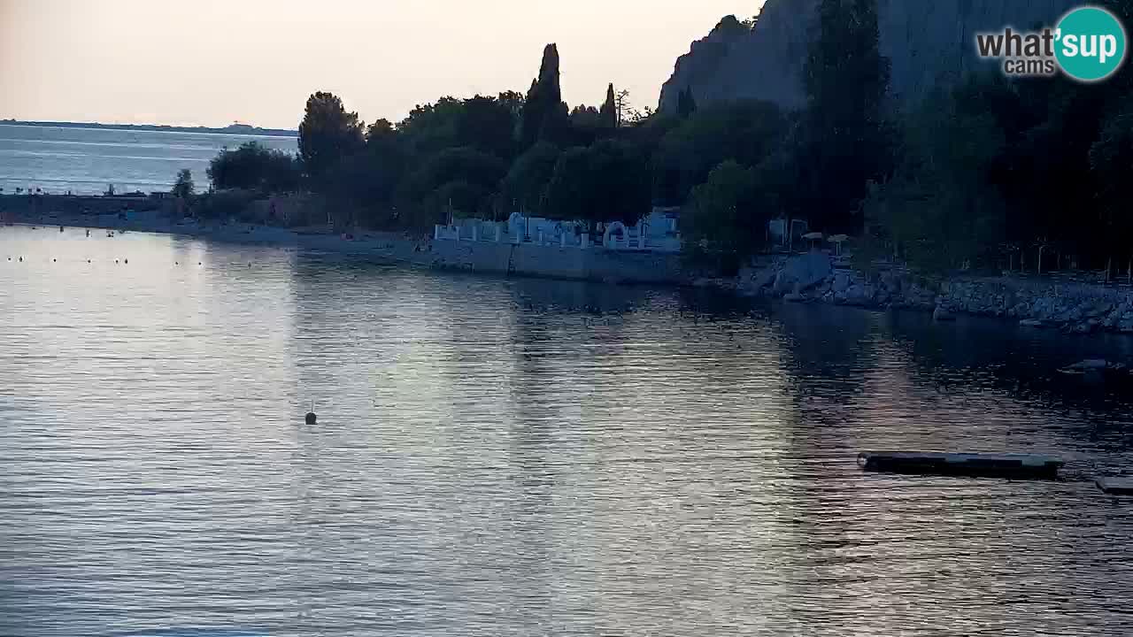 Spletna kamera Sesljanski zaliv – Pogled v živo na marino in zaliv