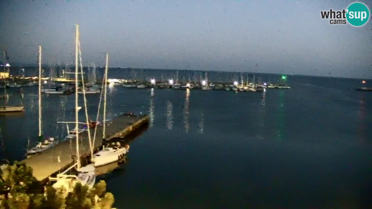 Spletna kamera Sesljanski zaliv – Pogled v živo na marino in zaliv