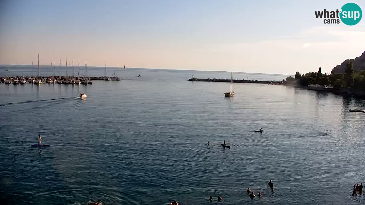 Spletna kamera Sesljanski zaliv – Pogled v živo na marino in zaliv